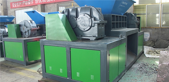 天津某客戶(hù)購(gòu)買(mǎi)木材撕碎機(jī)